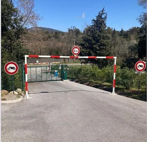 Les Restanques Bougainvillee 2051 *